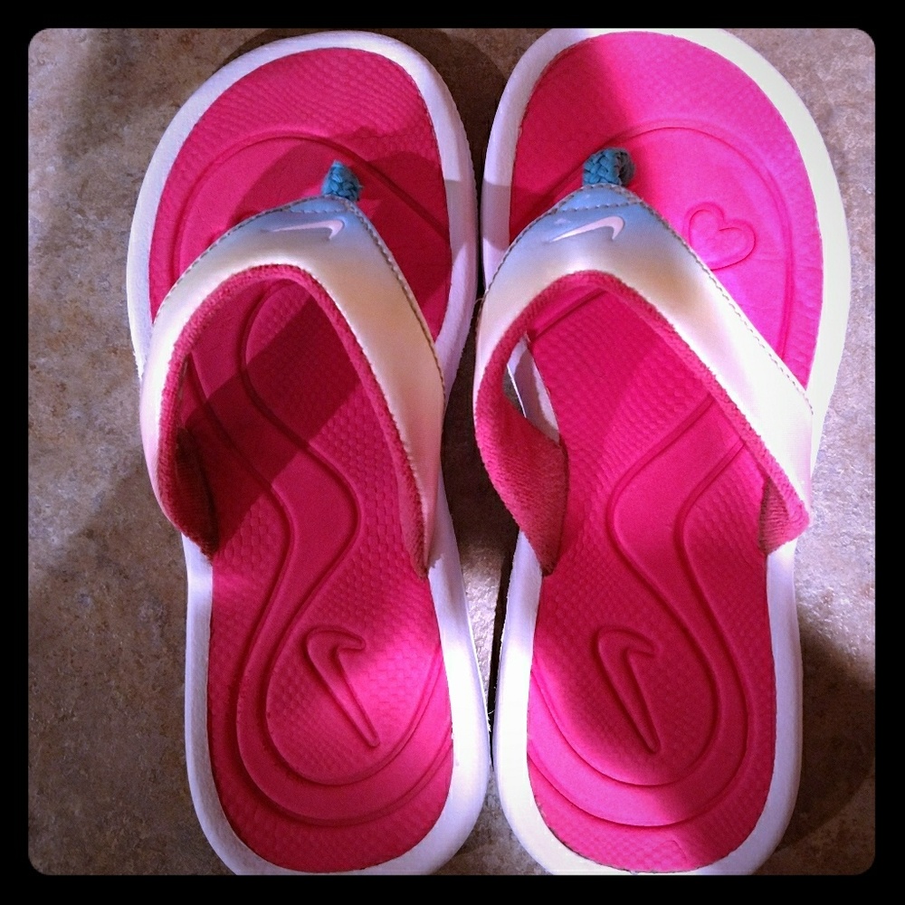 Girls Nike flip flops